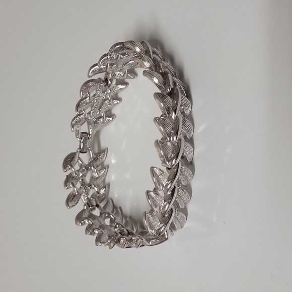 NWOT Sarah Coventry Silver Tone bracelet - Picture 1 of 9
